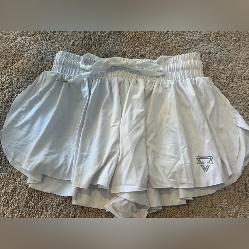 White Keiki Kona flowy shorts